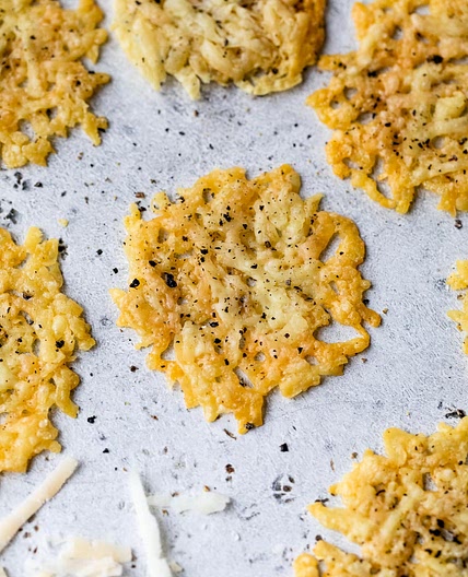 Cacio e Pepe Cheese Crisps