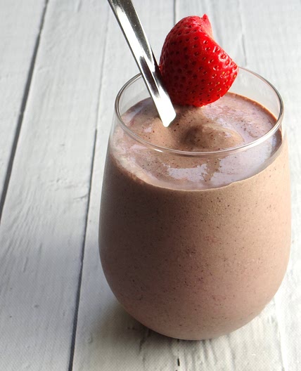 Berry Green Avocado Smoothie (Paleo, AIP, GAPS, Wahls, Whole30)