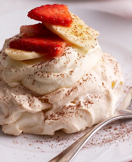 Hazelnut pavlova