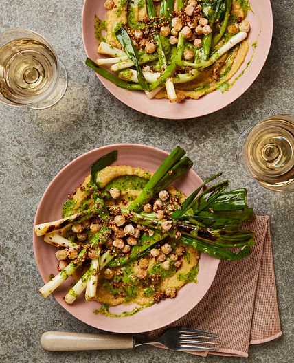 Grilled spring onions and chickpea mash