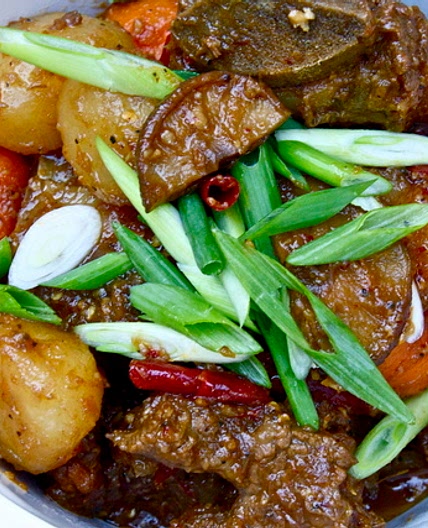 Gal Bi Jjim / Braised Beef Short Ribs (갈비찜)