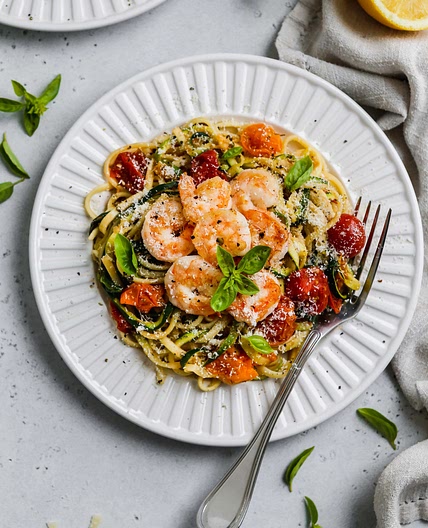 Pasta With Veggies, Zoodles, Spinach & Garlic Prawns