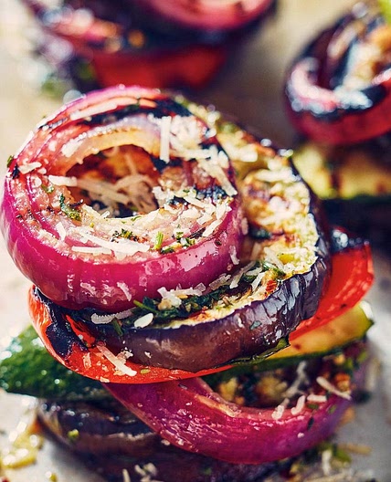 Étagés de légumes grillés aux fines herbes