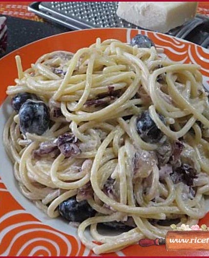 Spaghetti radicchio olive nere