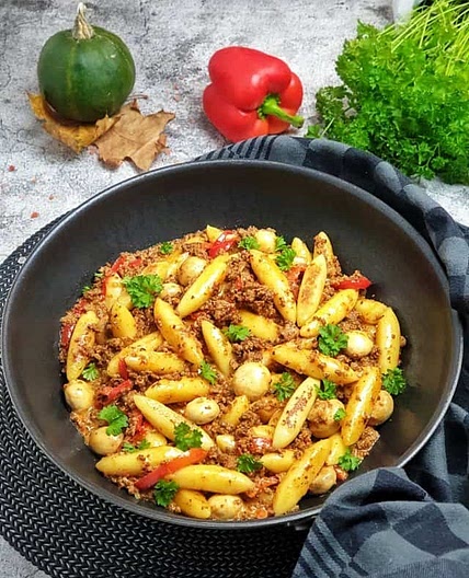 Schupfnudel Hackpfanne mit Champignons und Paprika