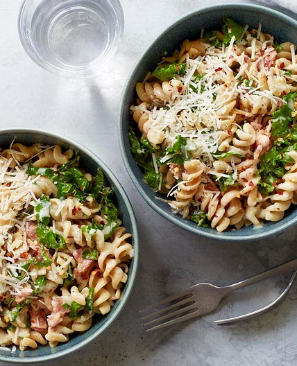 Bacon and kale pasta