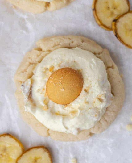 Crumbl banana cream pie cookies