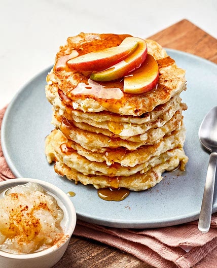 Fluffige Apfel Pancakes mit Körnigem Frischkäse