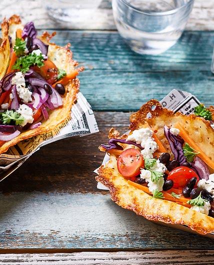 Cheesy Taco Shells mit Veggie-Füllung