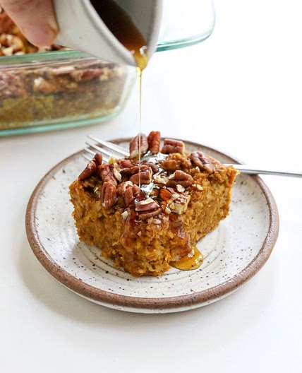Pumpkin Baked Oatmeal (Easy Breakfast!)