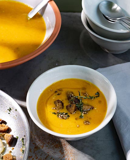 Geröstete Kürbissuppe mit Thymian und Croutons