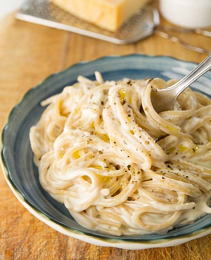10-MINUTE CREAM CHEESE PASTA