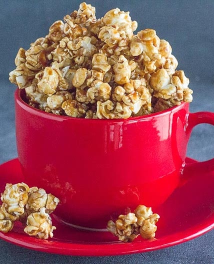 Low FODMAP Gingerbread Caramel Crunch Popcorn