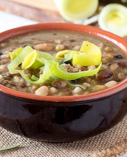 Zuppa di porri con cereali e legumi