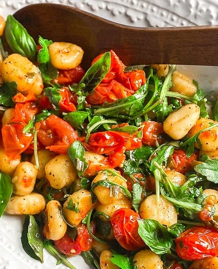 Low FODMAP Roasted Gnocchi With Tomatoes, Basil & Arugula