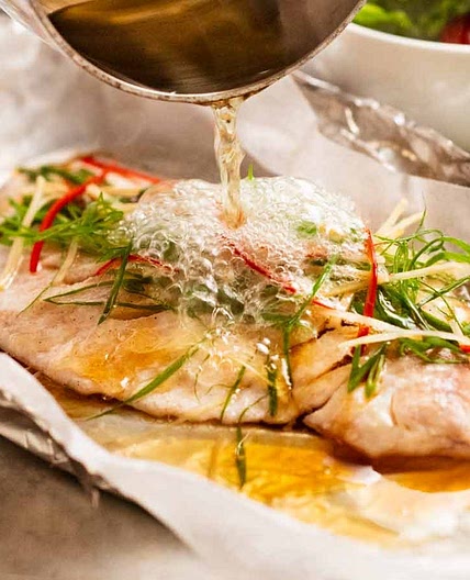 Sizzling ginger steamed fish