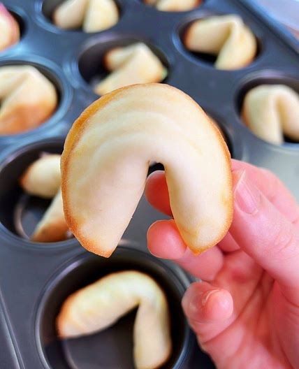 Fortune Cookie Recipe - traditional & marshmallow flavor