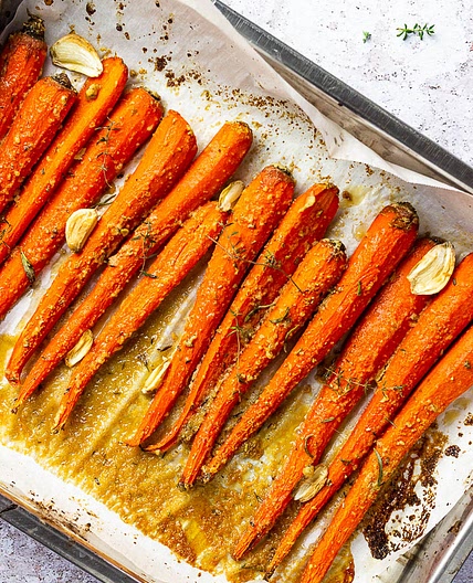 Tahini maple - glazed carrots (vegan)