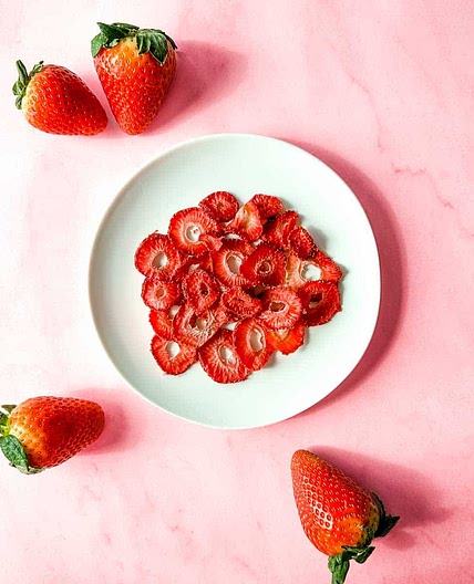 Air Fryer Dehydrated Strawberries