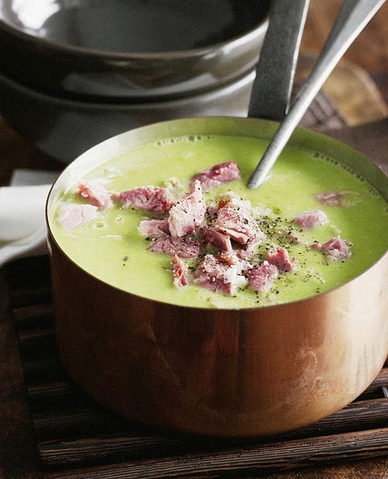 Erbsencremesuppe mit Schinken