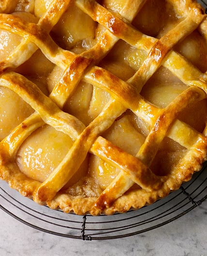 Pear crostata