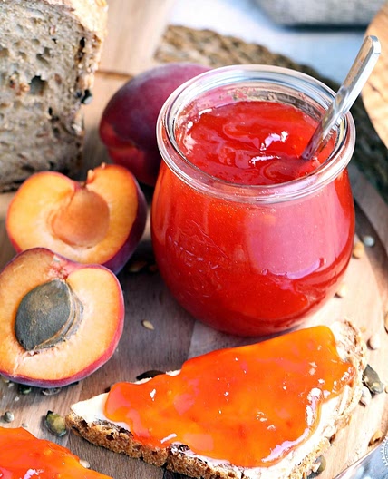 Quick & Easy Apricot Jam Recipe (No Pectin)