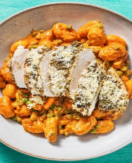 Cheesy Chicken and Gnocchi with Garlic Green Peas