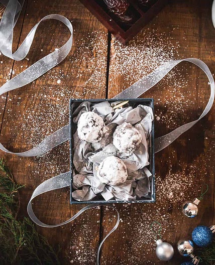 No-Bake Christmas Date Cookies