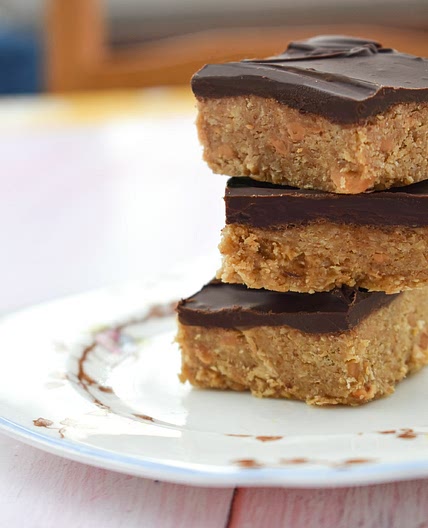 Vegan Peanut Butter Squares with Chocolate & Oats (no-bake)