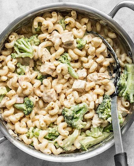 White Cheddar Mac and Cheese with Chicken and Broccoli