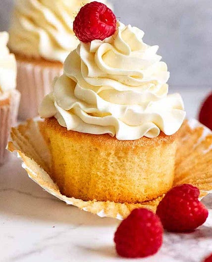 Vanilla Cupcakes - stays moist 4 days!!