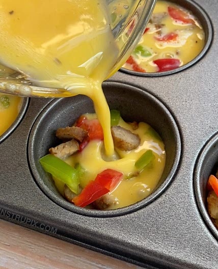 Mini Breakfast Omelets (Egg Muffins With A Tater Tot Crust)