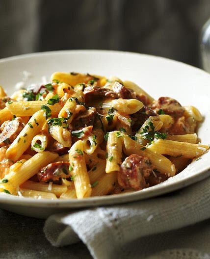Penne with tomatoes, chorizo and cream