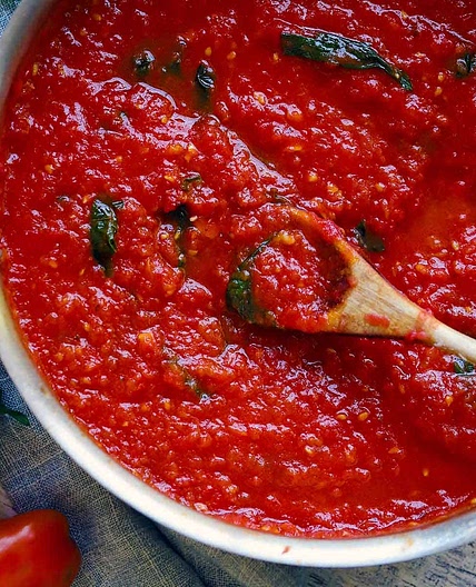 Fresh Tomato Sauce with Basil and Garlic