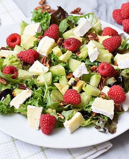 Low FODMAP summer raspberry brie salad