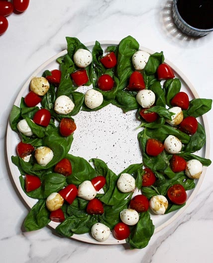 Christmas Wreath Caprese Salad