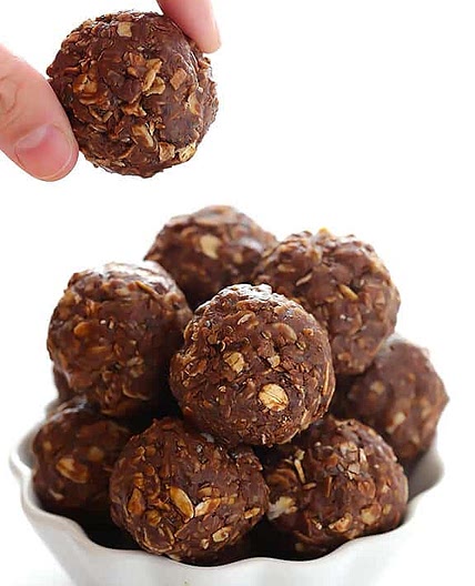 Chocolate Peanut Butter No-Bake Energy Bites (Naturally Sweetened)
