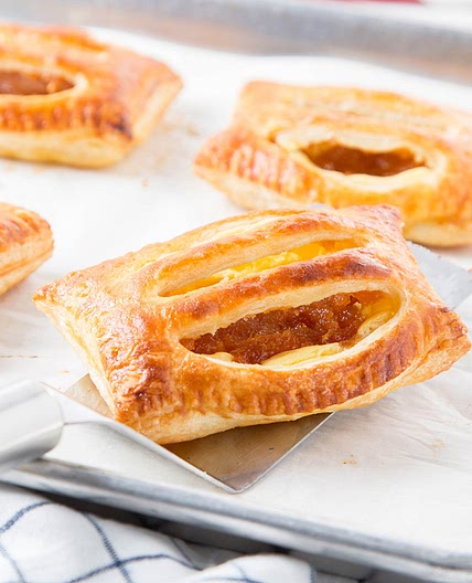 Guava Cream Cheese Puffs