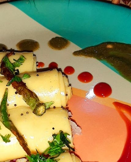 गुजराती खाडंवी (Gujarati Khandvi recipe in Hindi)