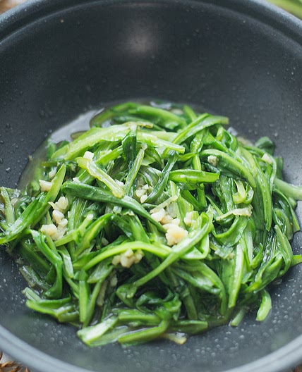 Stir-fry Royale Chives (Qing Long Cai) Recipe