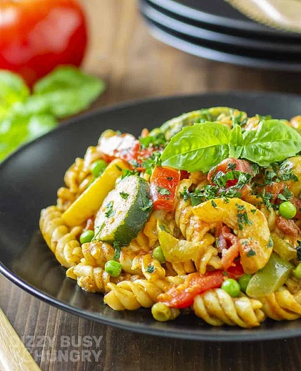 Easy One-Pot Curry Pasta and Vegetables