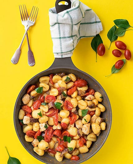 Mediterranean skillet with gnocchi and chicken