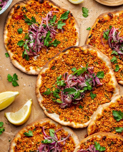 Vegan Turkish pizza (lahmacun)