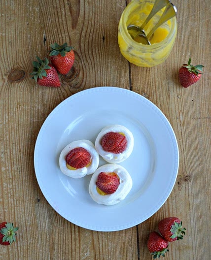 Mini Pavlovas with Lemon Curd