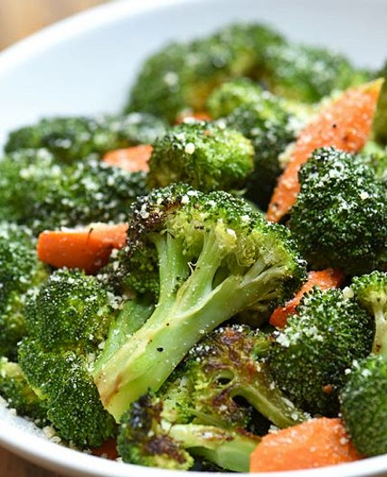 Lemon Garlic Roasted Broccoli and Carrots