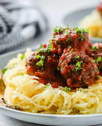 Whole30 Low-Carb Spaghetti Squash With Meatballs