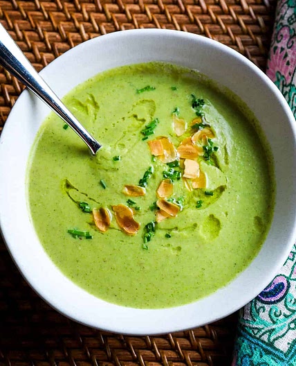 Creamy Broccoli and Almond Soup (Vegan)