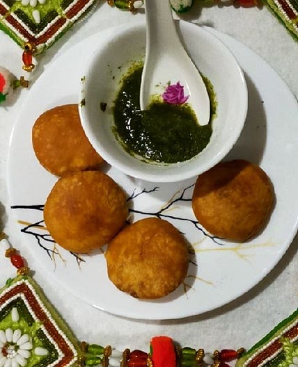 स्पेशल उड़द दाल कचौड़ी (Udad Dal Kachori Recipe In Hindi)
