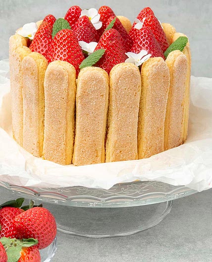 Strawberry Charlotte cake (VIDEO)