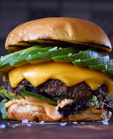 Cheeseburger With Avocado And Spicy Chipotle Mayo